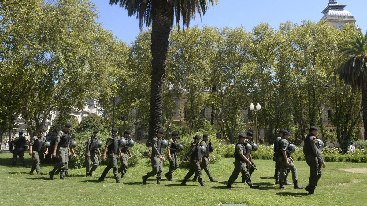 Nación Destinará 1 500 Gendarmes Y Prefectos Al Gran Rosario Para