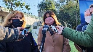 La intendente Daniela Qüesta y la secretaria de Salud de la Provincia, Sonia Martorano