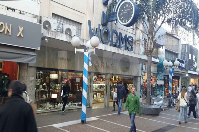 Fortaleza. La cortina metálica resultó infranqueable para los delincuentes.