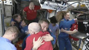Los astronautas varados nueve meses en el espacio  regresarían esta semana