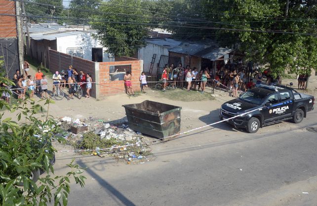 La joven fue hallada quemada en un volquete de Gaboto y Felipe Mor&eacute; donde un vecino la hab&iacute;a dejado envuelta en una alfombra