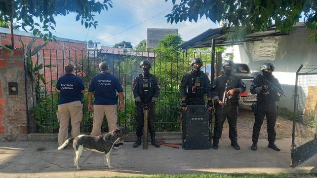 La Policía allanó una casa en Villa Gobernador Gálvez por la amenaza a una familia de Alvear