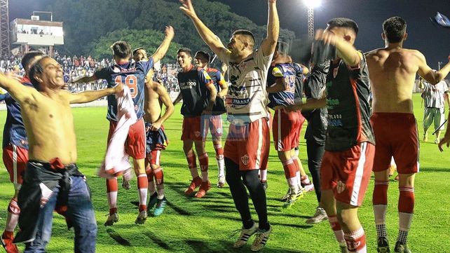 Atlético Paraná está en la final del Regional Amateur.