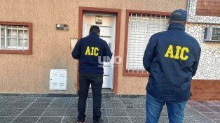 Allanaron la casa de la dueña del departamento en el puerto donde hallaron millones de pesos y miles de dólares