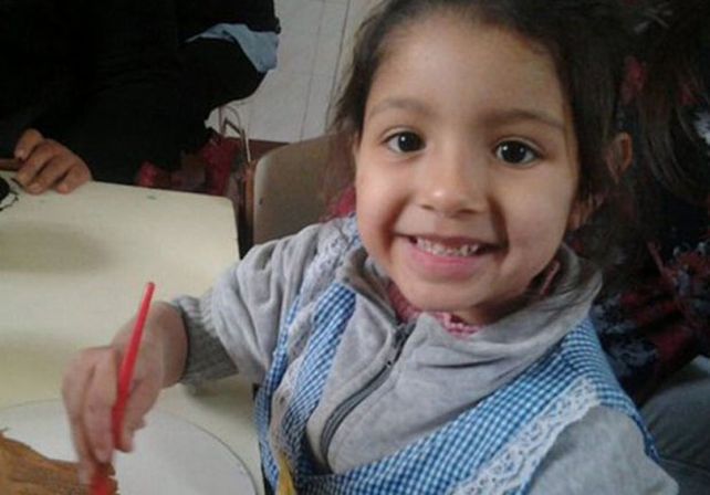 Buscan casa por casa a la hija de 6 años de la mujer asesinada en El Palomar