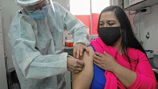 La provincia comenzó a vacunar contra el Covid en los centros de salud de Rosario