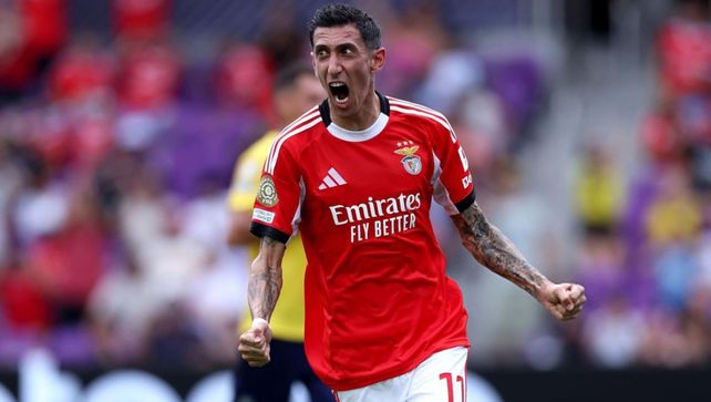 Ángel Di María lo grita con todo. Su gol de penal abrió el camino a la victoria de Benfica sobre Auckland City.