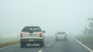 La visibilidad en las autopistas y rutas de la región estaba muy reducida en el arranque de este miércoles.&nbsp;