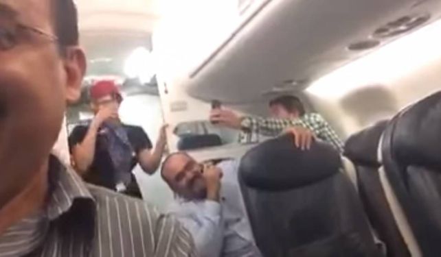 Un hombre pasó un momento de gran nerviosismo cuando quiso convencer a su esposa de que le habían cancelado un vuelo.&nbsp;