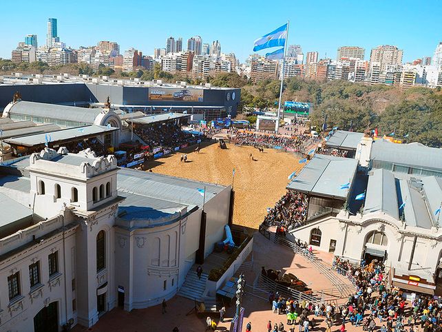 Predio ferial. Hay firmas de Pujato