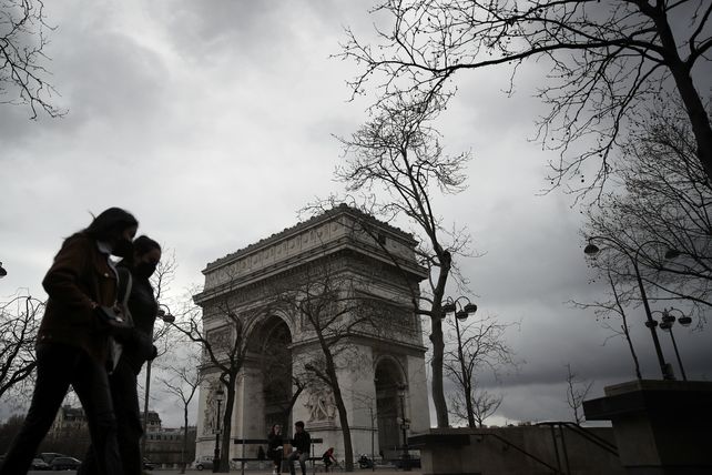 Nuevo confinamiento de un mes en París y otras regiones por el rebrote del coronavirus