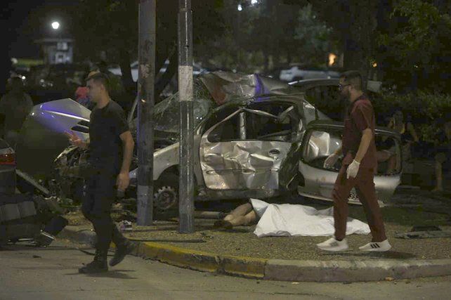 A gran velocidad, un automovilista atropelló y mató a una mujer y su hija a la salida del túnel Presidente Illia