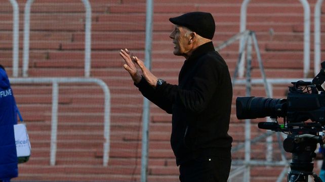 Migue Angel Russo tiene que definir el equipo para el viernes