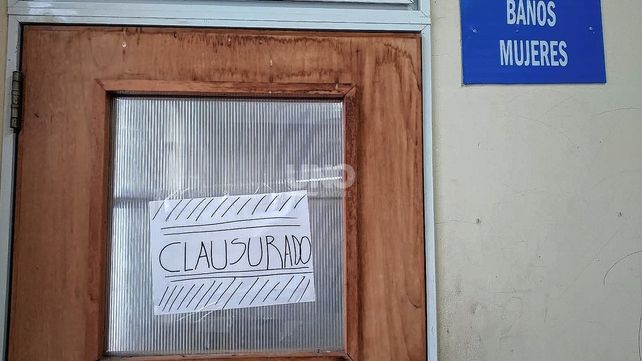 El edificio donde funciona la Escuela de Comercio presenta deterioro y falencias varias