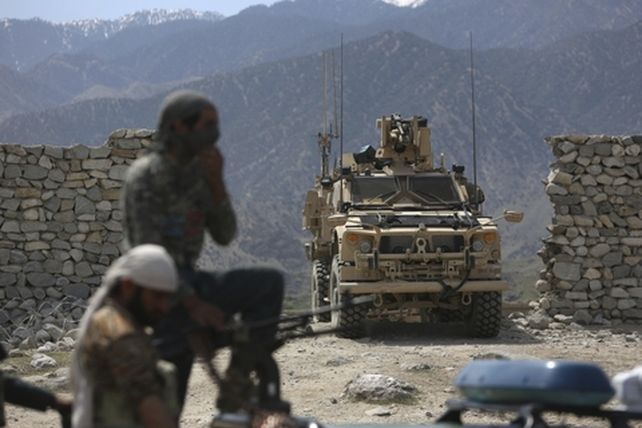 En guerra. Fuerzas estadounidenses y afganas durante un operativo.