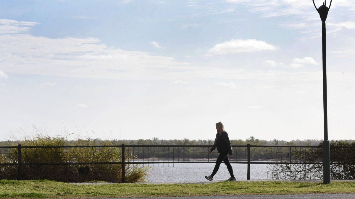 El tiempo en Rosario: martes con menos viento y un poco de sol