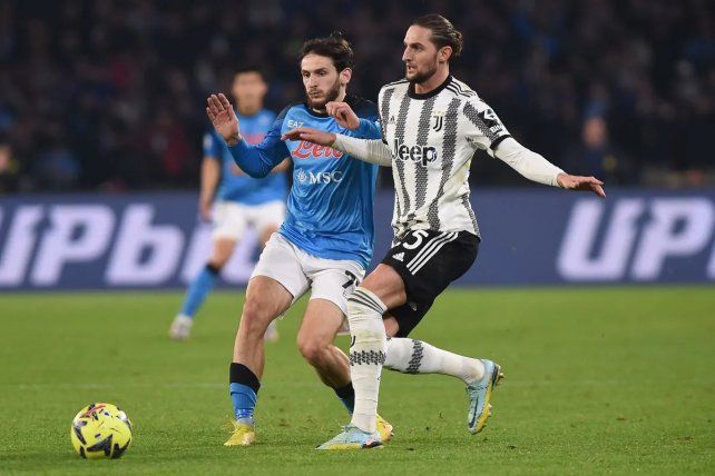 Juventus y Nápoli se enfrentan en Turín por la Serie A de Italia