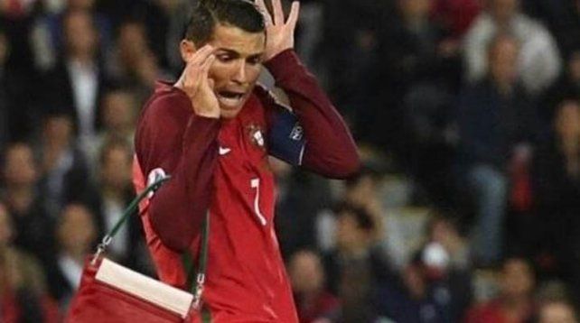 Lluvia de memes por la extraña pose de Cristiano Ronaldo