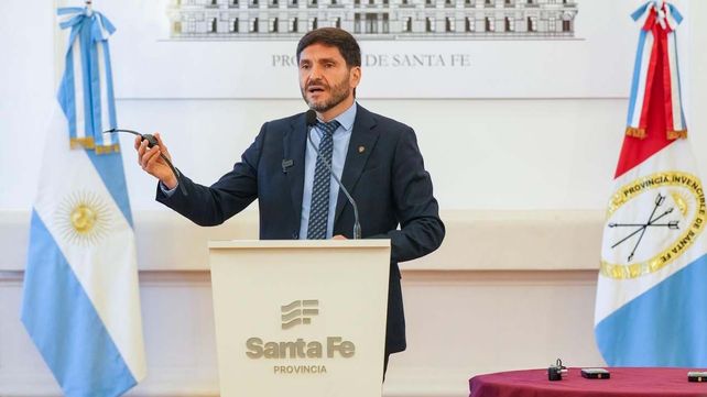 Pullaro durante el acto de presentación de las tobilleras electrónicas duales que deberán usar los acusados por violencia de género