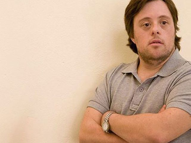 La inspiradora historia del primer licenciado con síndrome de Down del mundo