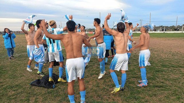 Belgrano se consagró campeón de la liga paranaense de fútbol.