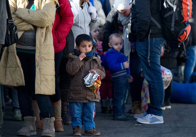 Crisis. Migrantes son trasladados a un centro de refugiados en Alemania. (AP)