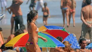 Scioli pide a los j&oacute;venes que veranean  en la costa que no se pongan en peligro