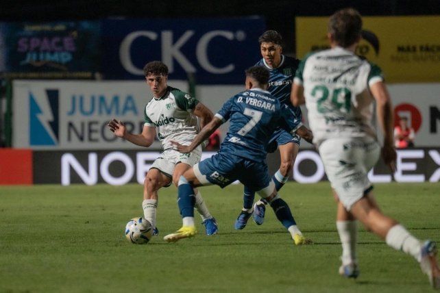 Sarmiento y Racing jugaron en Junín.