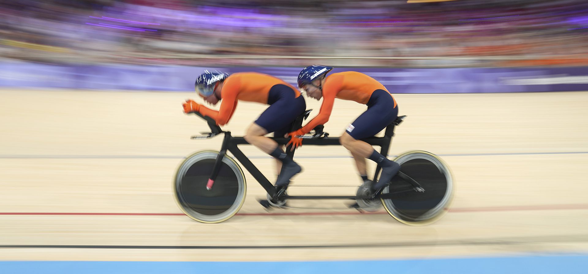 Patrick Bos, a la izquierda, y Tristan Bangma, de los Países Bajos, compiten durante la carrera clasificatoria de persecución individual de 4000 m masculino B, el jueves 29 de agosto de 2024 en Saint-Quentin-en-Yvelines, en las afueras de París. (Foto AP/Thibault Camus) Patrick Bos, a la izquierda, y Tristan Bangma, de los Países Bajos, compiten durante la carrera clasificatoria de persecución individual de 4000 m masculino B, el jueves 29 de agosto de 2024 en Saint-Quentin-en-Yvelines, en las afueras de París. (Foto AP/Thibault Camus)