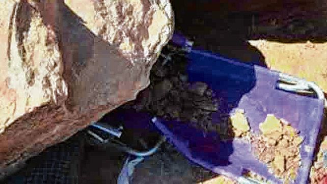 Vivir para contarla. La joven fue rescatada de esta roca en Neuquén.