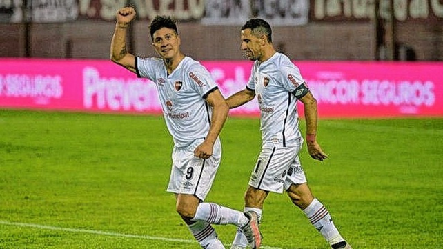 Newells venció a Lanús como visitante y obtuvo su primer triunfo en la Copa de la Liga.