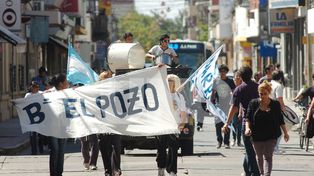 Los vecinos del barrio El Pozo se movilizan al Concejo en reclamo por la Línea 2