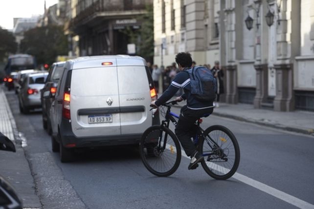 Cómo hacer que las bicis no circulen por las calles con carriles exclusivos para bicicletas