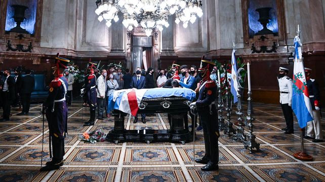 La intimidad del velatorio de Carlos Menem en imágenes