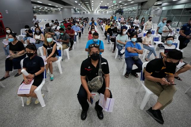 Vacunación en Tailandia (Foto: AP)