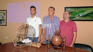 El presidente Gustavo Pueyo, encabezó el sorteo del fixture de Primera División de la Liga Santafesina de Fútbol.
