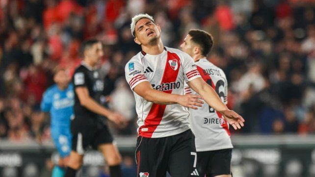 River perdió con Atlético Tucumán en el Monumental y se retiró silbado del estadio