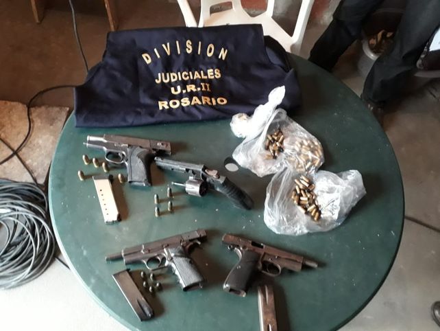 Secuestraron armas, balas y hasta una granada de guerra