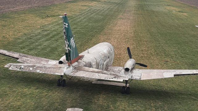 Trasladaron el avión ex Laer que estaba en el predio del Aeroclub de Sauce Montrull