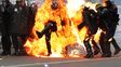 Al menos dos policías sufrieron quemaduras durante una marcha por el Día de los Trabajadores en París. Al menos dos policías sufrieron quemaduras durante una marcha por el Día de los Trabajadores en París.