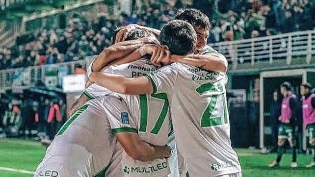Banfield venció como local a Sarmiento.
