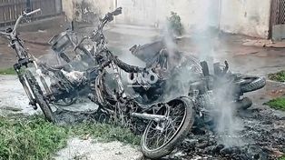 Barrio Guadalupe: investigan el incendio de tres motos secuestradas en el patio de la Comisaría 8°