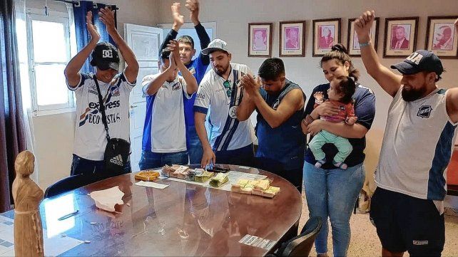 Los hinchas de Juventud Antoniana recaudaron 1 millón de pesos para el plantel.