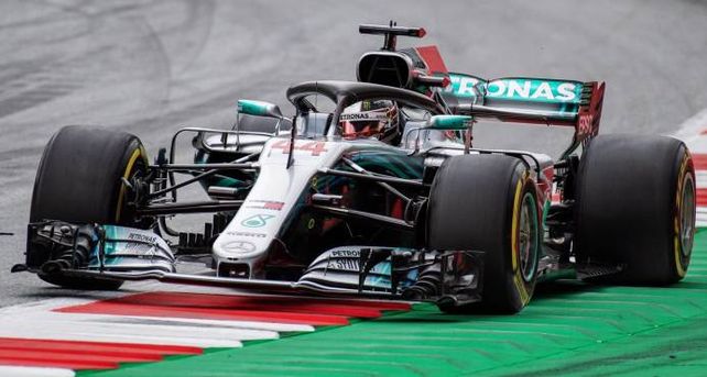 Mercedes marcó el camino en el inicio de los ensayos en Silverstone