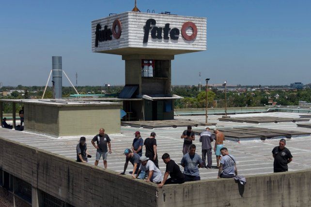 El gobernador de Buenos Aires busca revertir el cierre de la planta de San Fernando que dispuso Fate.