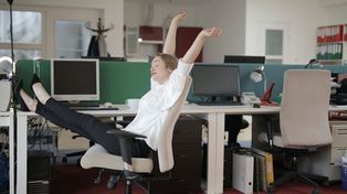Los ejercicios de oficina que hacen la jornada laboral más relajada
