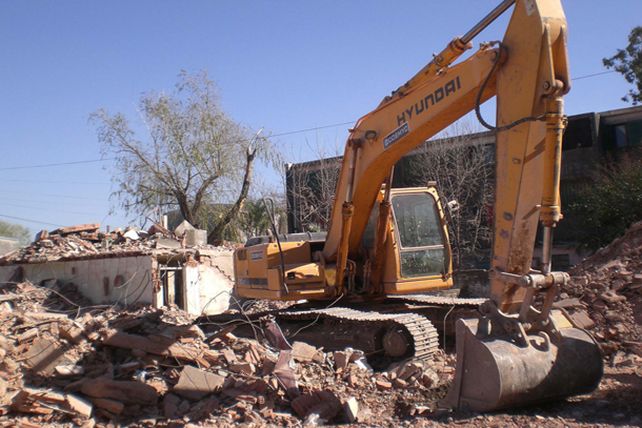 La provincia terminó de demoler el monoblock 7 del barrio Acería