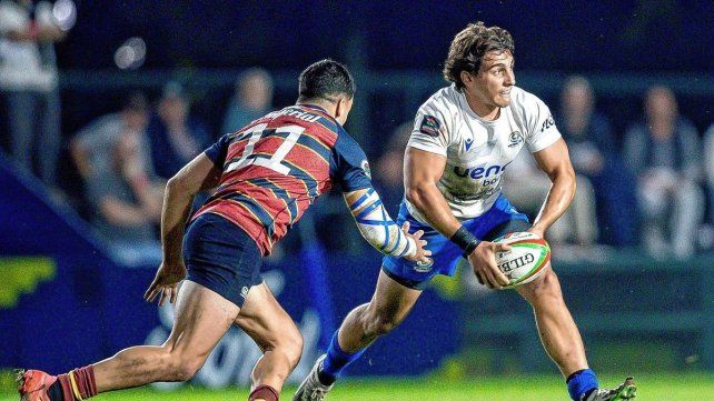 El santafesino Juan Cruz Strada de Yacaré en plena acción en el CASI ante Pampas.