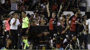 Newells ganó un duelo clave ante San Lorenzo y se alejó de la zona del descenso