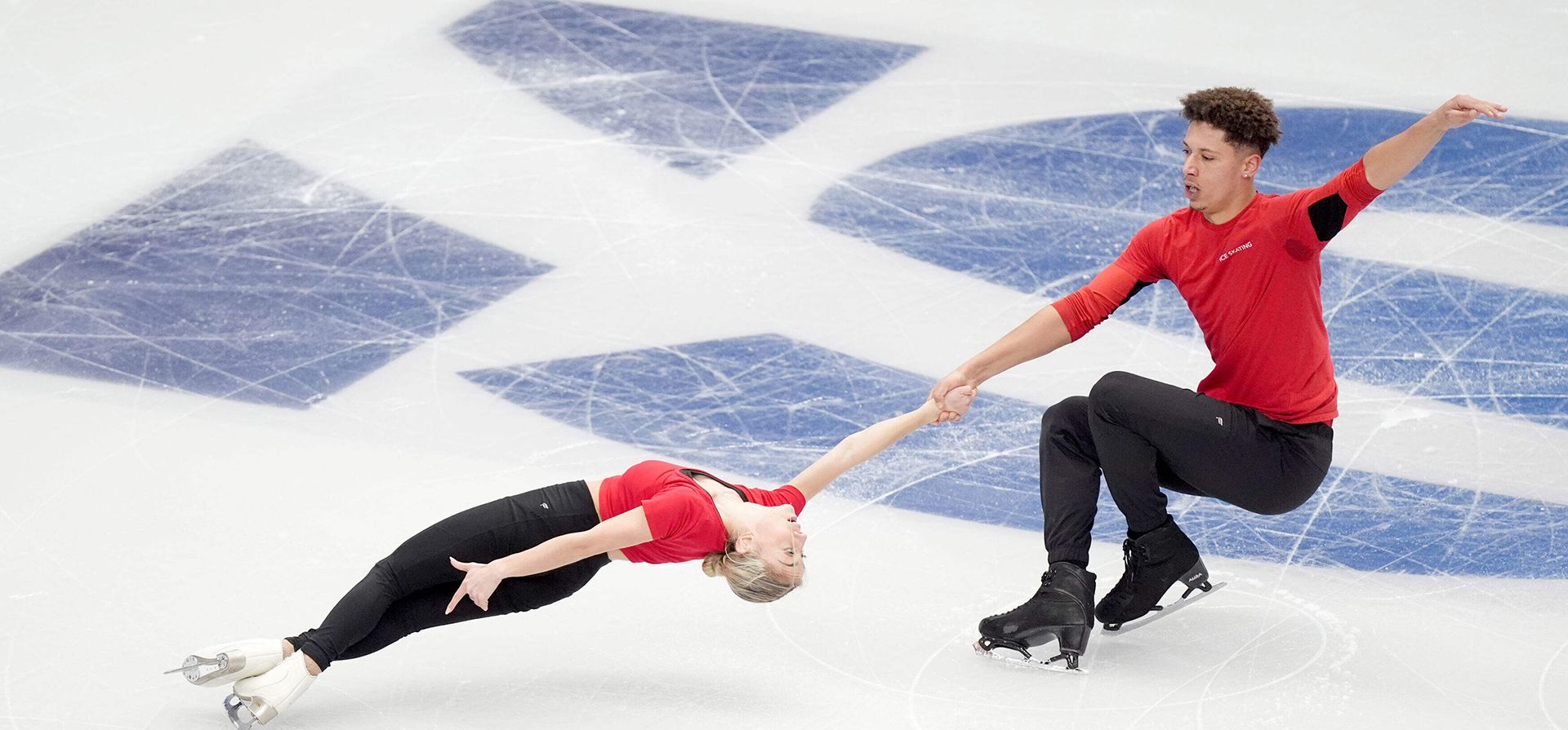 Los suizos Oxana Vouillamoz y Artem Darenskyi durante la jornada de prácticas del Campeonato Europeo de Patinaje Artístico ISU, en Sheffield, Inglaterra, el martes 13 de enero de 2026. (Mike Egerton/PA vía AP) Los suizos Oxana Vouillamoz y Artem Darenskyi durante la jornada de prácticas del Campeonato Europeo de Patinaje Artístico ISU, en Sheffield, Inglaterra, el martes 13 de enero de 2026. (Mike Egerton/PA vía AP)